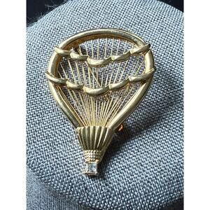 Vintage Monet Gold Tone Hot air Balloon Rhinestone Wire Pin Brooch Whimsy Artsy